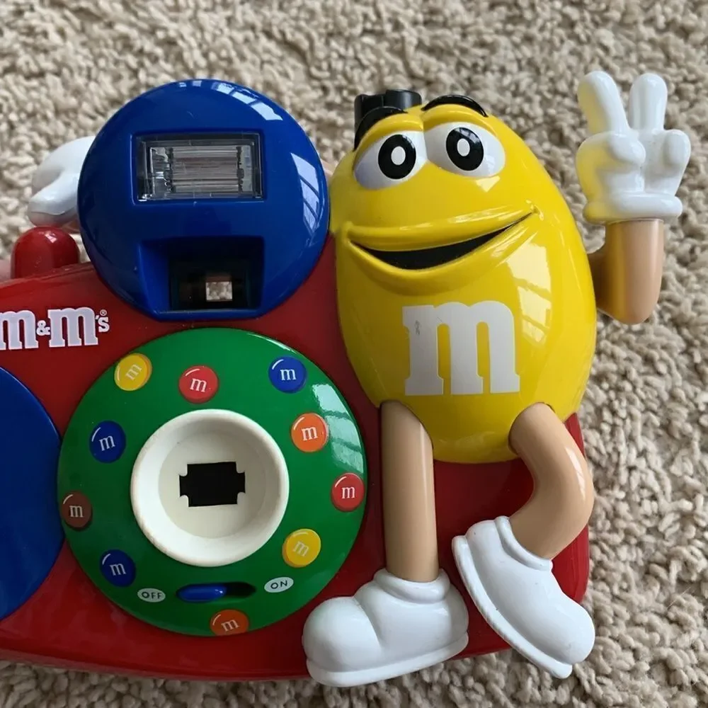 M&M 35mm Camera. In excellent condition !!‎ RARE !! Includes carrying strap!
